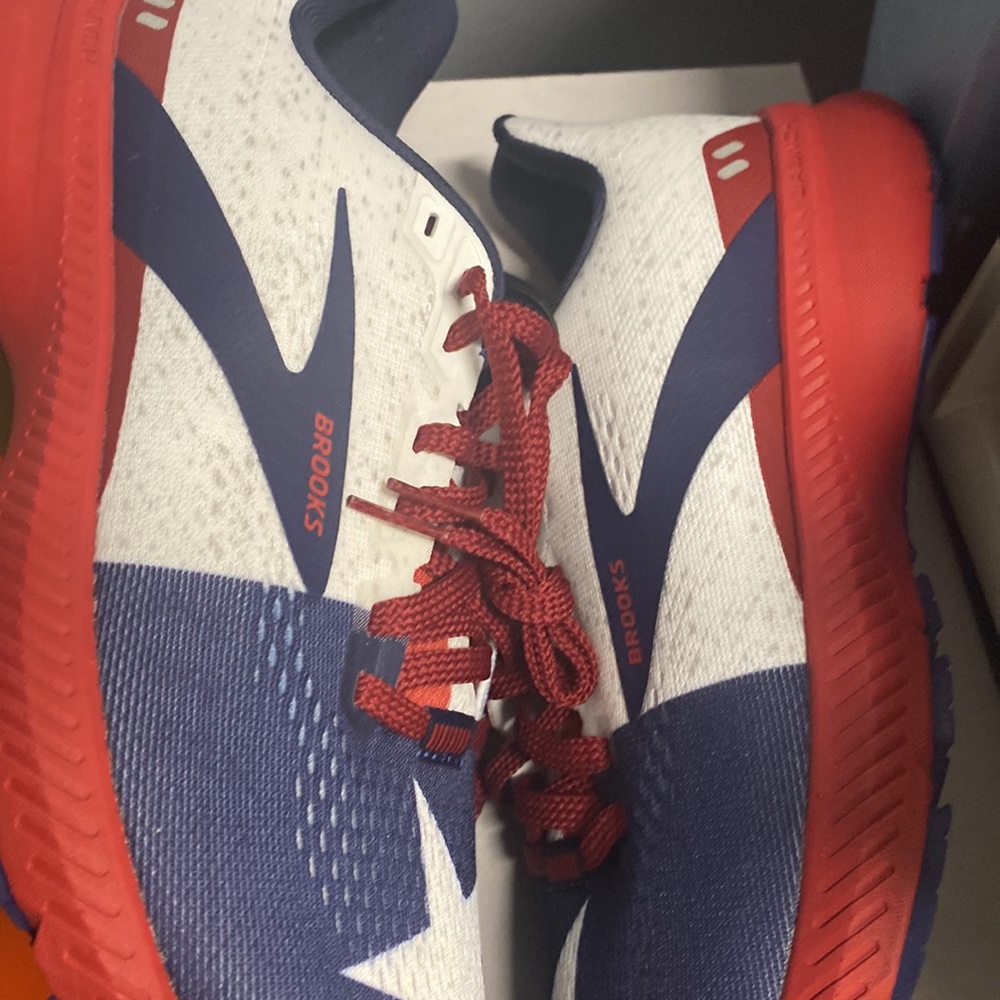 Brooks launch 8 women’s size 9.5 - Picture 2 of 4